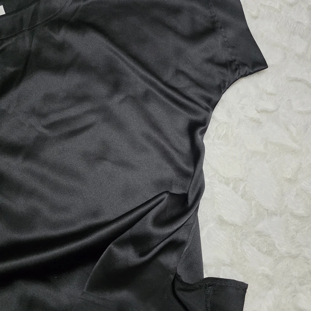 St. John Black Short Sleeve Tee - Picture 7 of 7